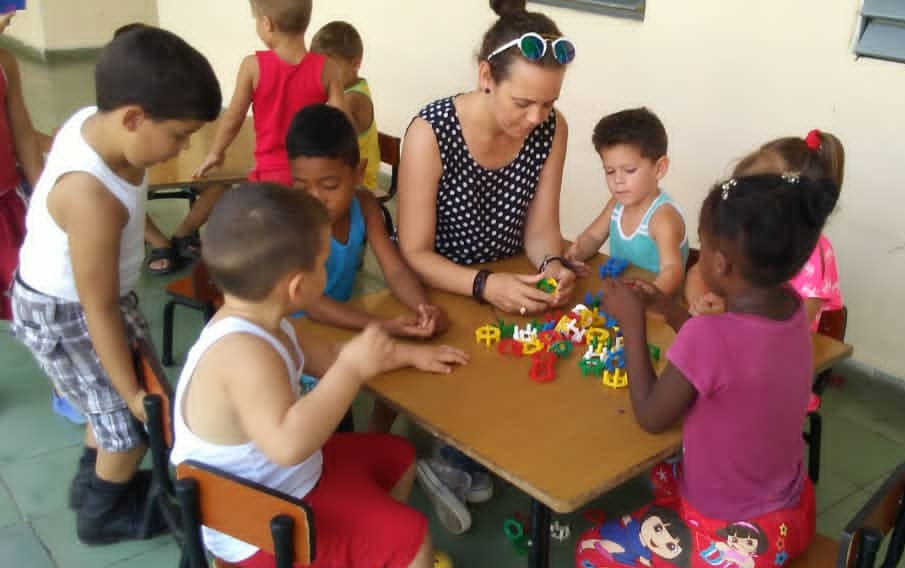 Edelys y los niños Edelys y los niños