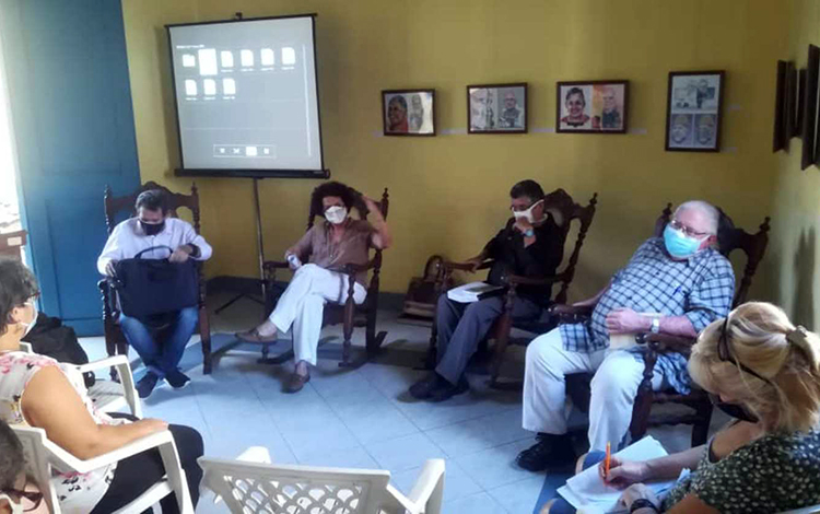 Encuentro de escritores e historiadores en Villa Clara.