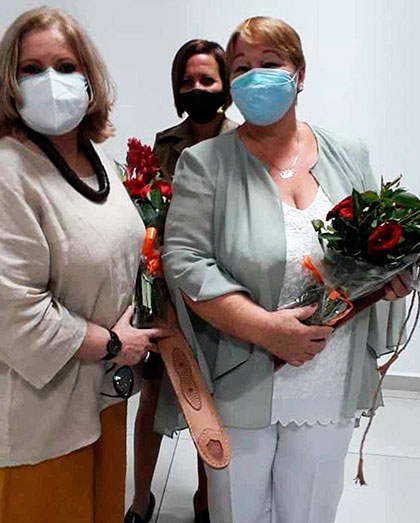 La actriz Isabel Santos y la cantante Ernestina Trimiño, reconocidas con la Réplica del Machete Mambí del Generalísmo Máximo Gómez. La actriz Isabel Santos y la cantante Ernestina Trimiño, reconocidas con la Réplica del Machete Mambí del Generalísmo Máximo Gómez.