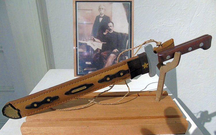 Réplica del Machete Mambí del Generalísimo Máximo Gómez. Réplica del Machete Mambí del Generalísimo Máximo Gómez.