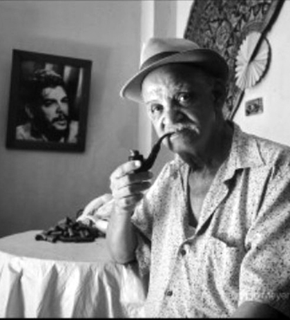 Enrique Raúl Planas Fernández nacido en Camajuaní el 18 de agosto de 1924, laboró como tabaquero en su tierra natal; aunque la música lo enamoró desde muy joven. Enrique Raúl Planas Fernández nacido en Camajuaní el 18 de agosto de 1924, laboró como tabaquero en su tierra natal; aunque la música lo enamoró desde muy joven.