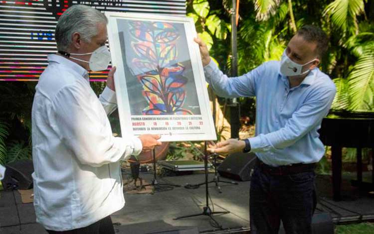 Presidente de Cuba, Miguel Díaz-Canel Bermúdez, y presidente de la Uneac, Luis Morlote Rivas.