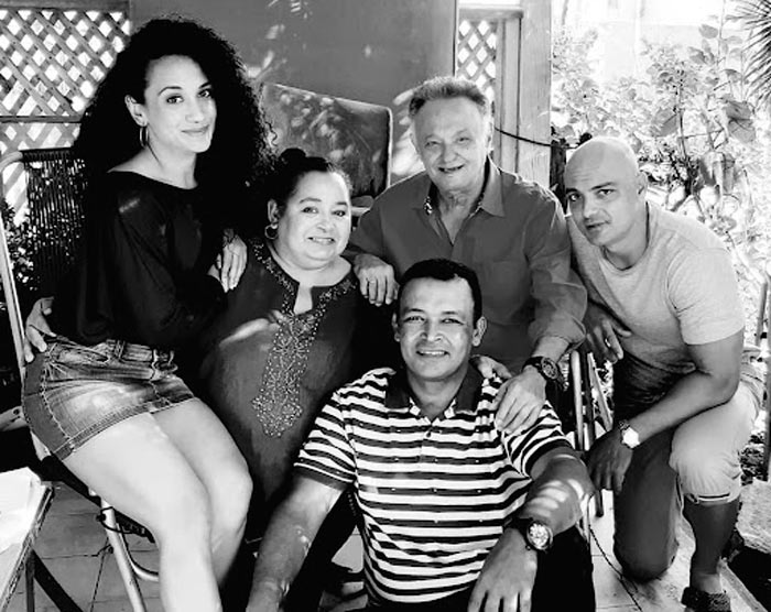 Yamira Dí­az y otros actores de la telenovela cubana Vuelve a mirar.