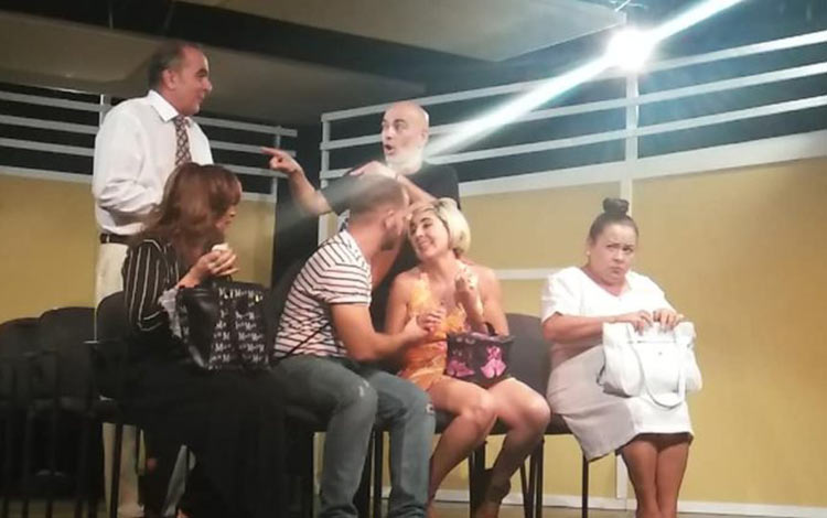 Yamira Dí­az en una escena de la obra Toc Toc, con el grupo A Teatro Limpio.