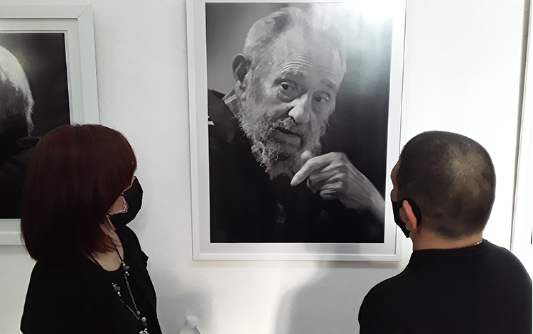 Las fotografías fueron hechas para plasmar al ser humano, a la persona sencilla que fue Fidel. (Foto: Francisnet Díaz Rondón)