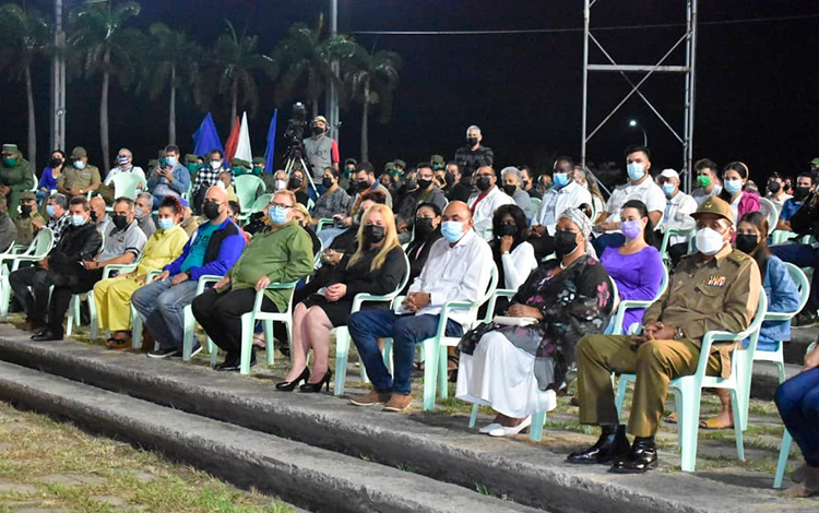 La dirección del Partido y el Gobierno en la provincia asistió a la cantata en homenaje a Fidel.