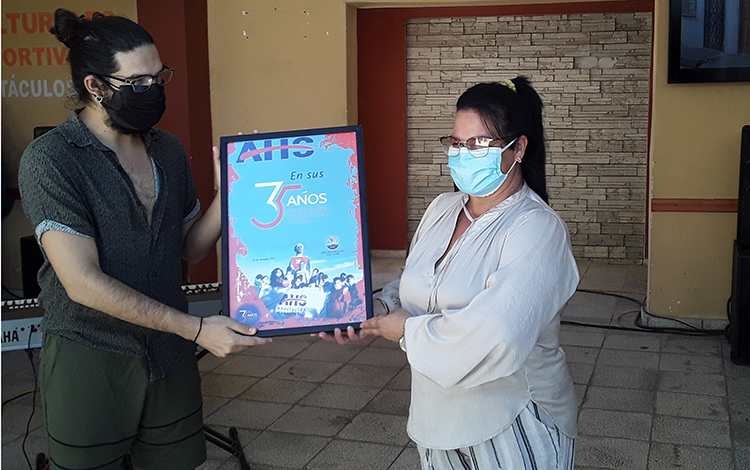 Reconocimiento del Partido a la AHS.