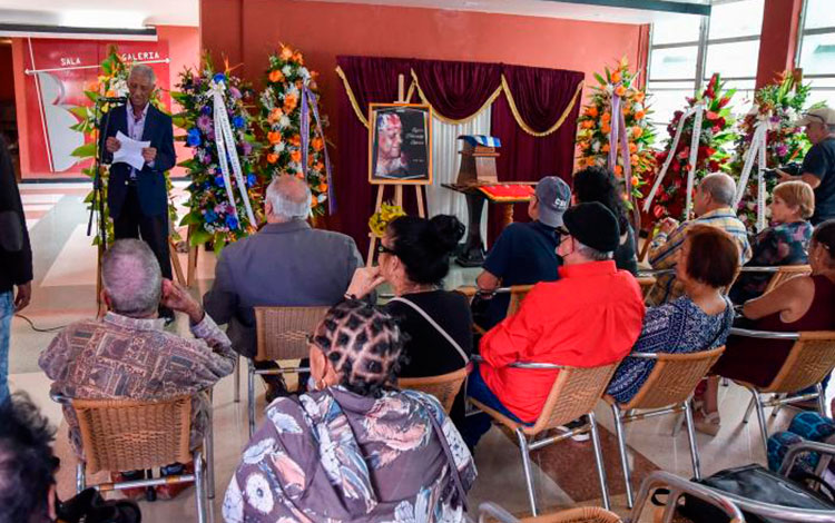 Gerardo Fulleda León pronuncia palabras de homenaje póstumo al dramaturgo Eugenio Hernández Espinosa. Gerardo Fulleda León pronuncia palabras de homenaje póstumo al dramaturgo Eugenio Hernández Espinosa.