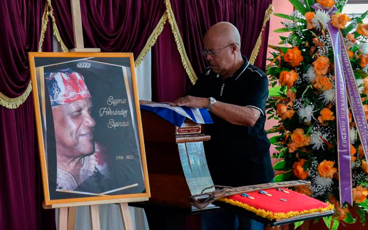 Homenaje póstumo al dramaturgo Eugenio Hernández Espinosa.