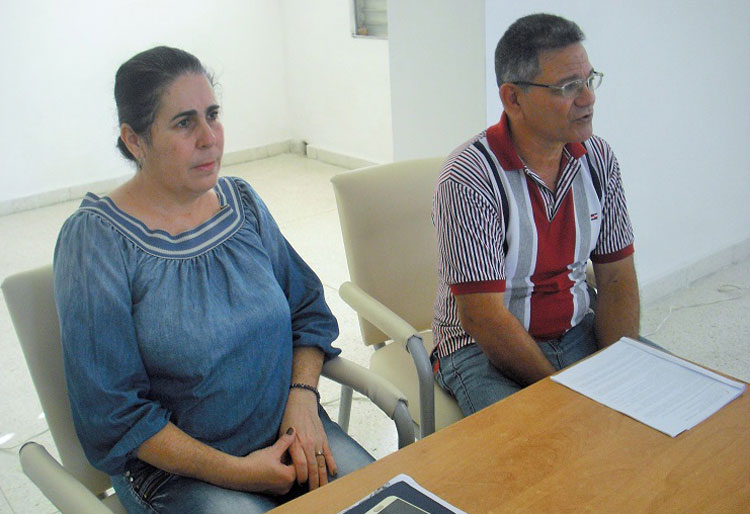Mayelín Morales Sarmiento, subdelegada provincial del Citma, y Alexis Manuel García Artiles, jefe del departamento de Gestión Documental y Archivo, respectivamente, presidieron el intercambio. Mayelín Morales Sarmiento, subdelegada provincial del Citma, y Alexis Manuel García Artiles, jefe del departamento de Gestión Documental y Archivo, respectivamente, presidieron el intercambio.
