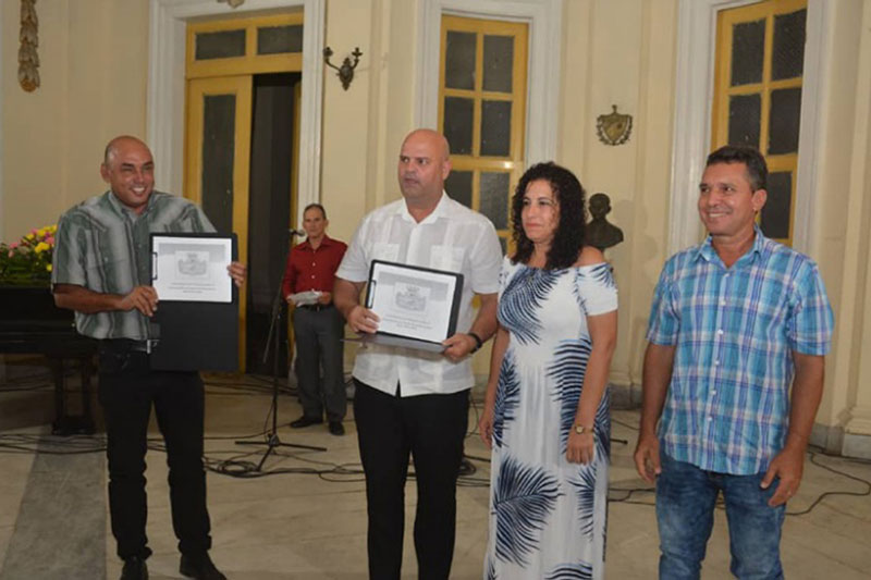 Entrega de compromisos del Partido y el Gobierno de Santa Clara a sus respectivas instancias provincial.