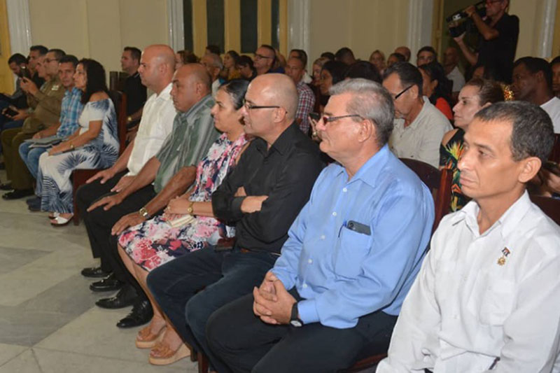 Máximas autoridades del Partido y el Gobierno presenciaron la gala