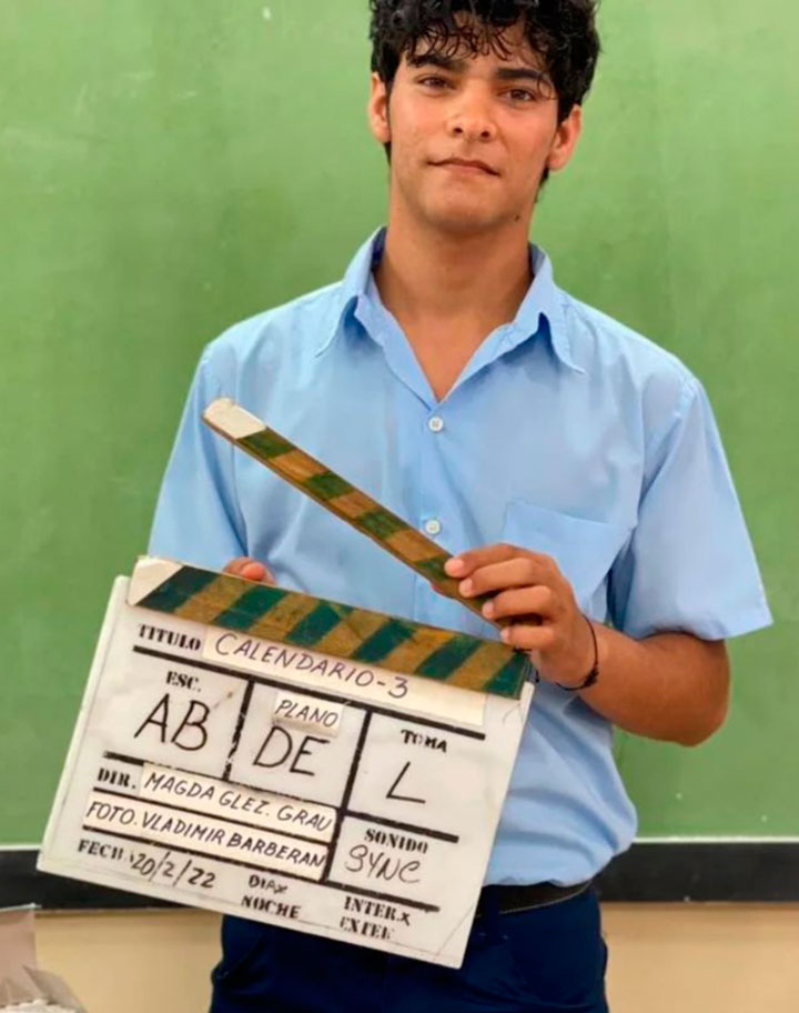 Abdel, personaje adolescente con discapacidad.