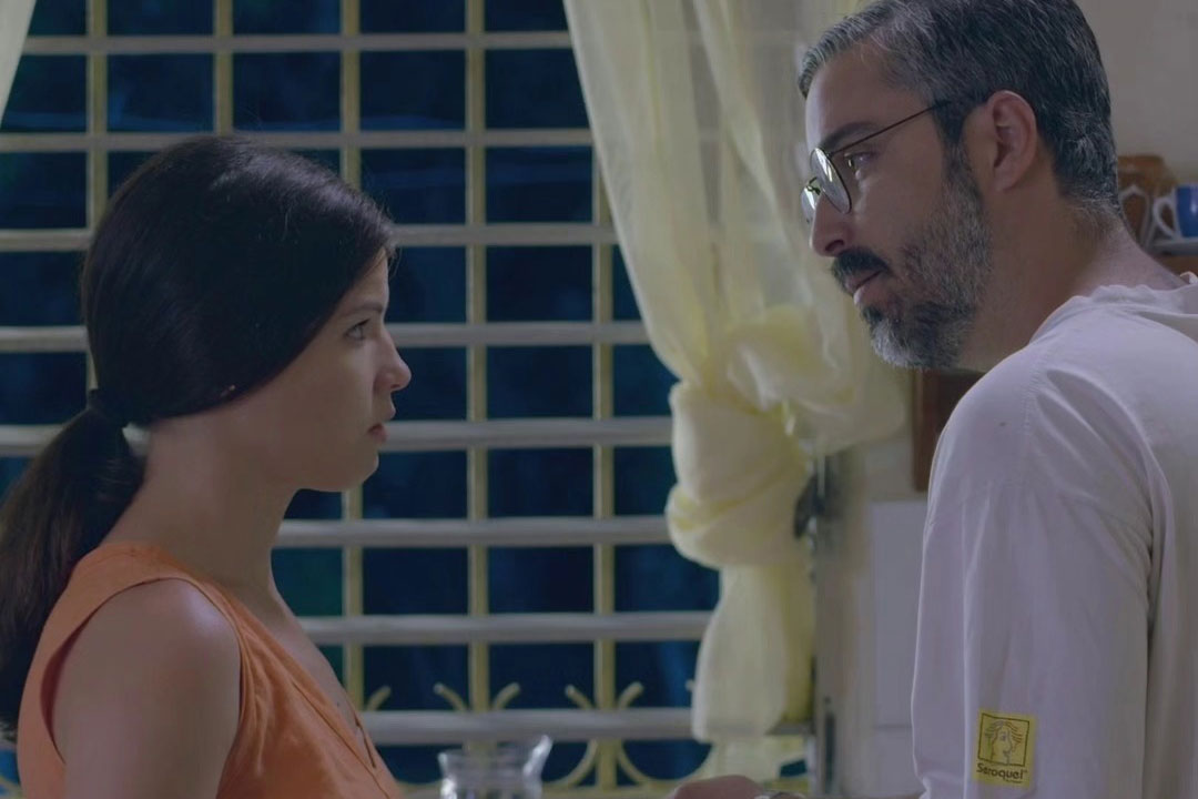 Padre religioso y su hija.