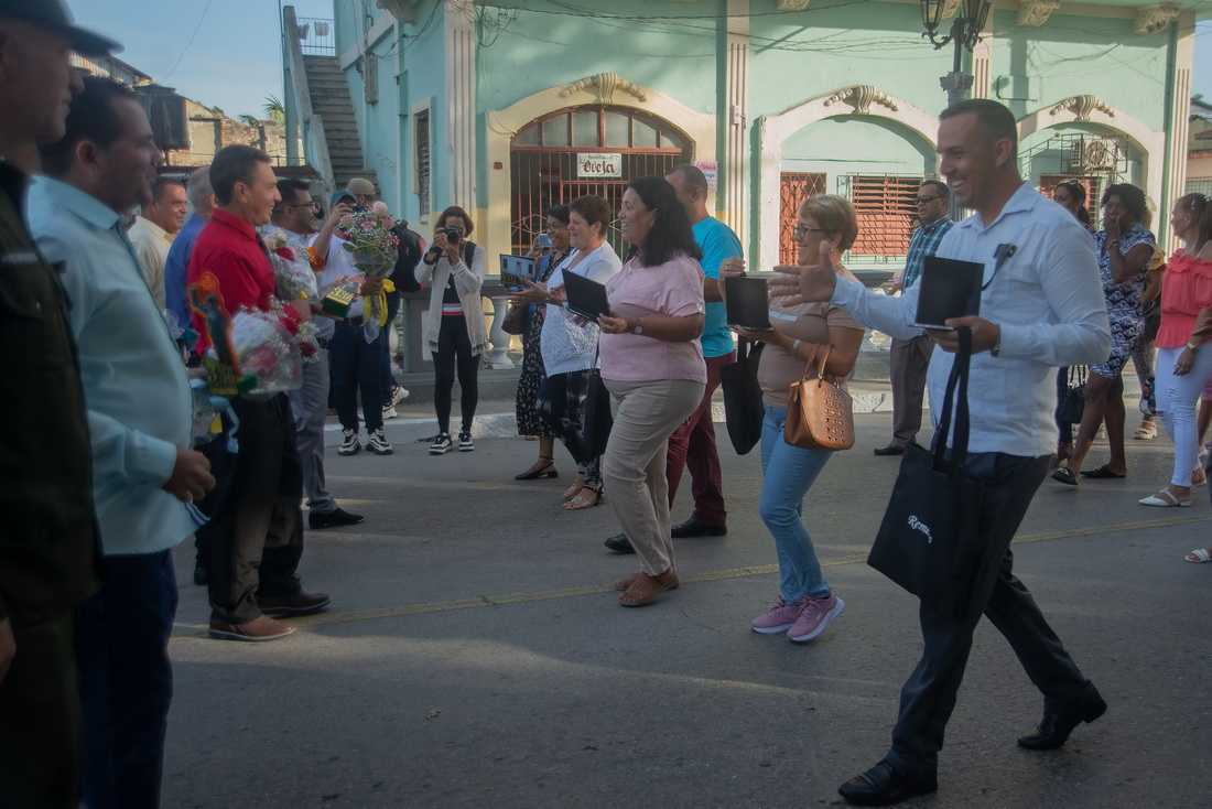 Remedianos y santaclareños se reunieron en el Puente de la Cruz, para iniciar los festejos por el aniversario 336 de la ciudad.