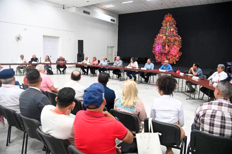 Encuentro del presidente de Cuba, Miguel Díaz-Canel, con participantes en el encuentro de la Red de Artistas e Intelectuales en Defensa de la Humanidad.
