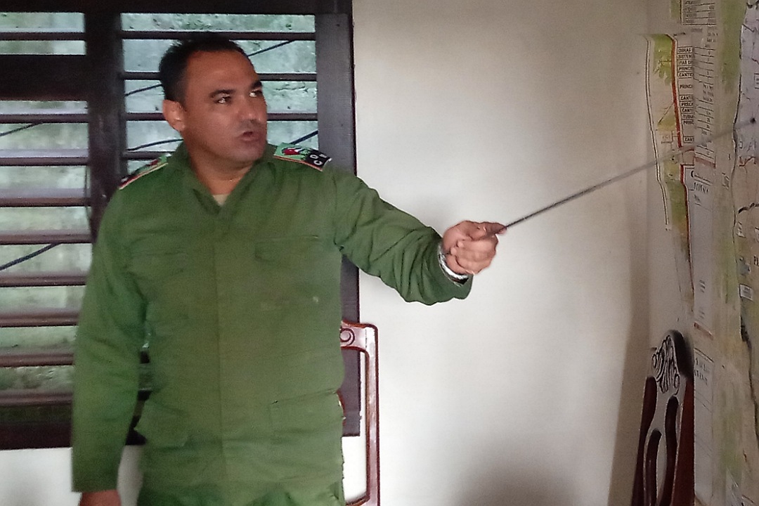 Amaury Rodríguez Linares, presidente del Consejo de Defensa Municipal manicaragüense, explicó la situación actual del territorio. (Foto: Francisnet Díaz Rondón)