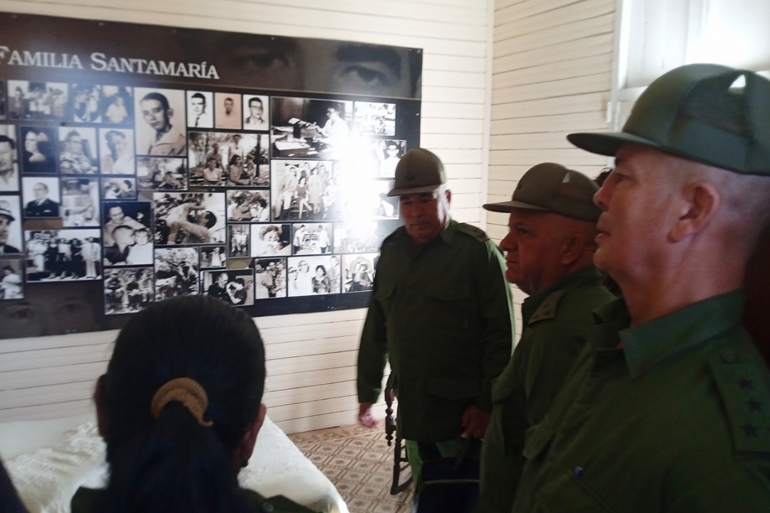 Visita al museo de la casa natal de Abel Santamaría.