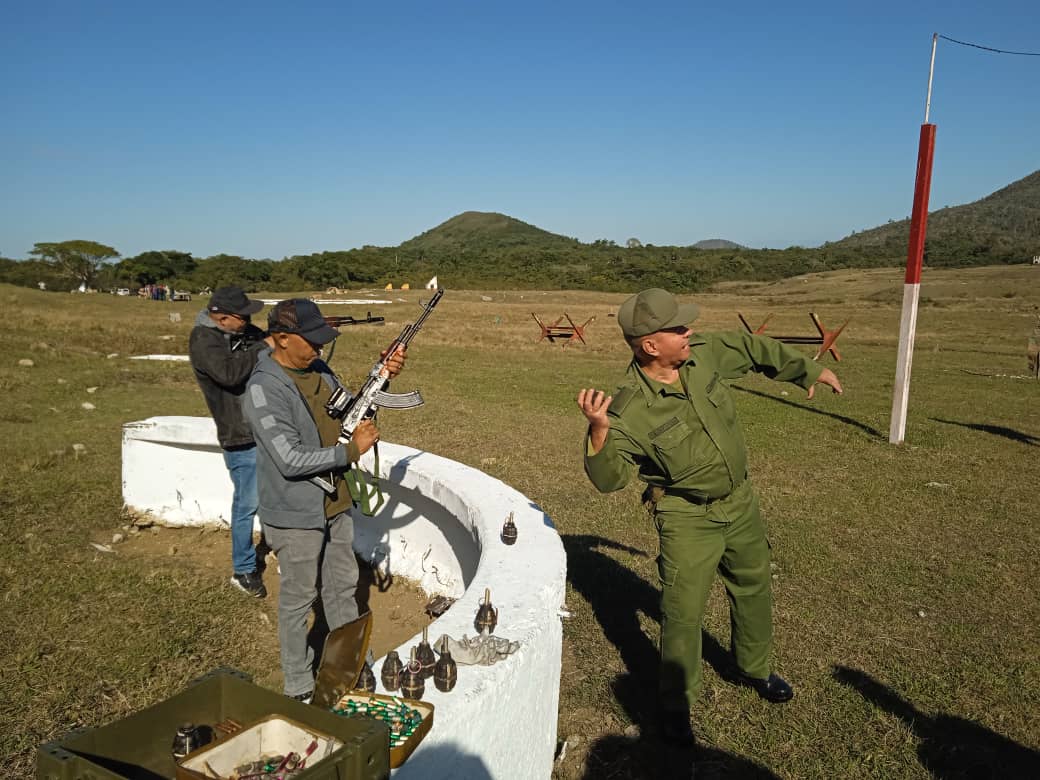 Ejercicio de lanzamiento de granada.