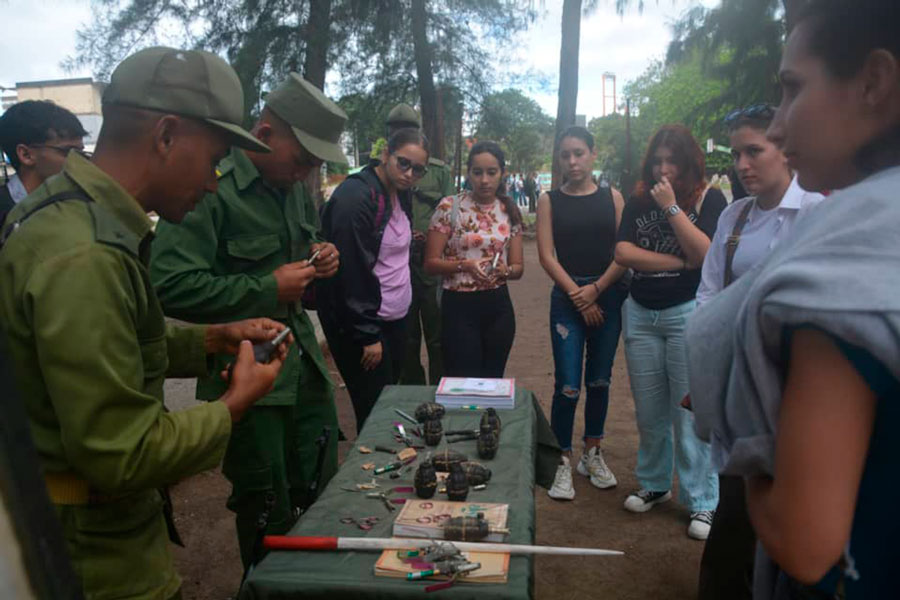 Clases sobre manejo de la granada.