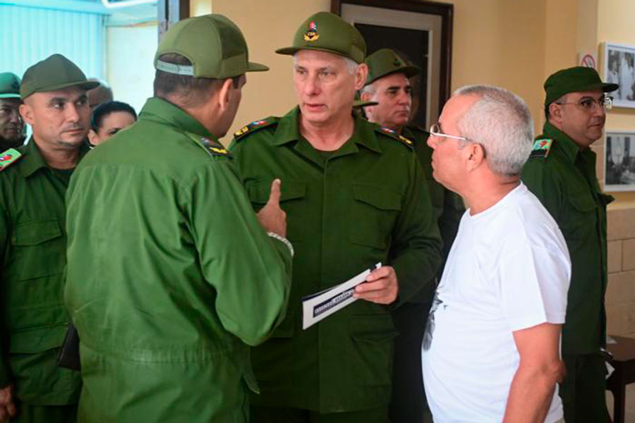 MIguel Díaz-Canel participa en el Día Nacional de la Defensa.