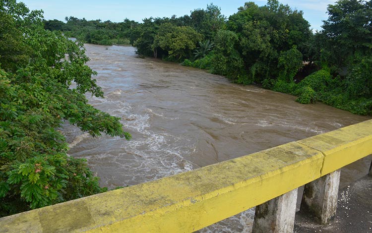 Las aguas del río Sagua la Chica constituyen una amenaza para el poblado de El Santo.