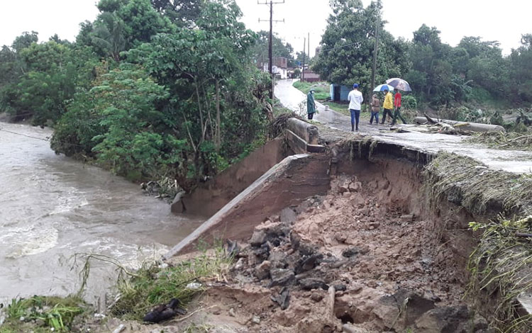 Afectaciones en el puente Guamajal ocasionada por la tormenta tropical Eta.