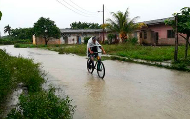 Lluvias en Santa Clara por banda de la tormenta tropical Eta.