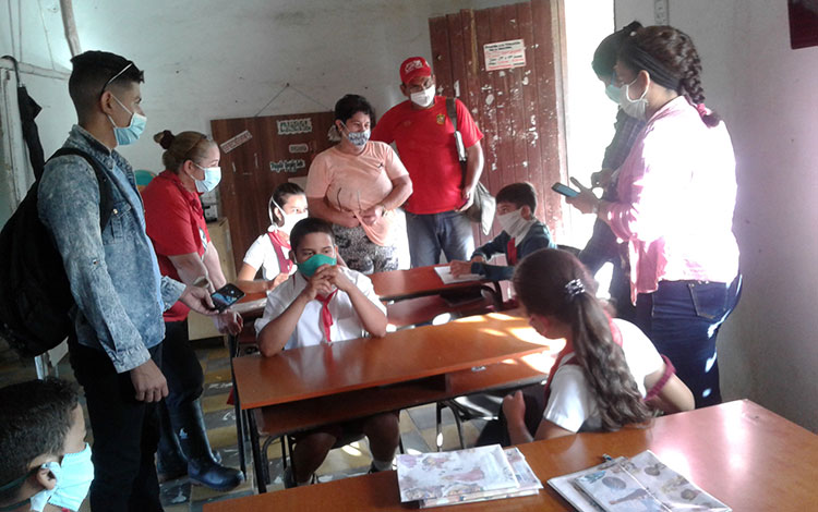 Visita de la primera secretaria del Partido en Villa Clara, Yudí Rodríguez Hernández, a una escuela de Manicaragua. Visita de la primera secretaria del Partido en Villa Clara, Yudí Rodríguez Hernández, a una escuela de Manicaragua.