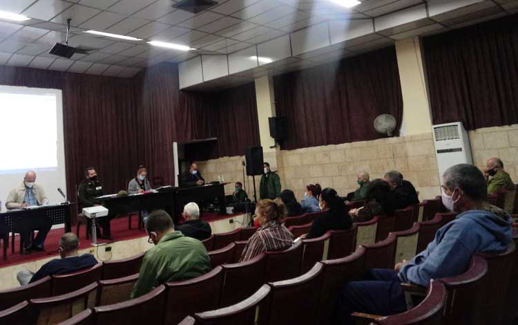 Reunidos en videoconferencia, las autoridades provinciales y municipales analizaron las denuncias de la población a través de los medios digitales y tradicionales, especialmente las redes sociales, referidas a las violaciones del protocolo sanitario.