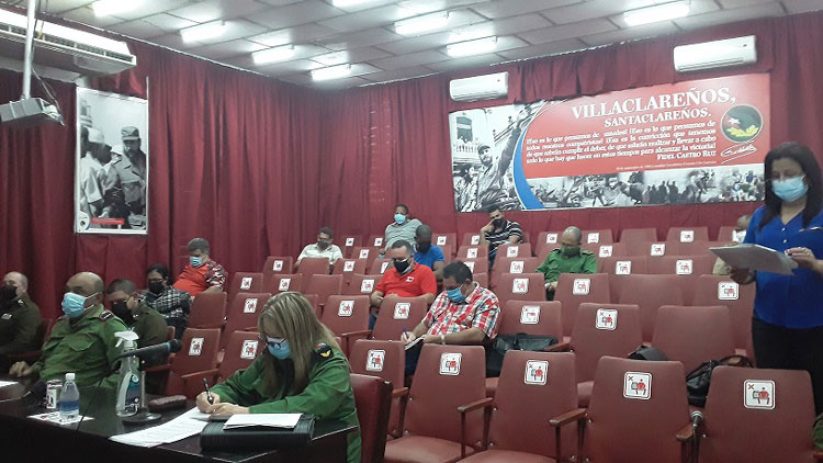 Consejo de Defensa de Villa Clara en videoconferencia para el análisis del control de la COVID-19.