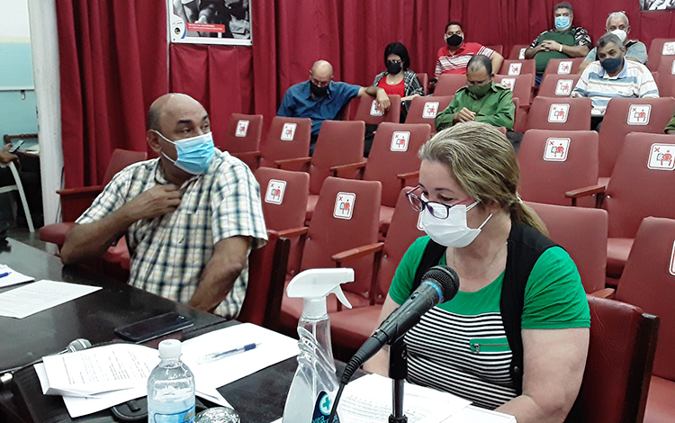 Las máximas autoridades de Villa Clara llamaron a mantener las medidas y a no confiarnos. (Foto: Francisnet Díaz Rondón)