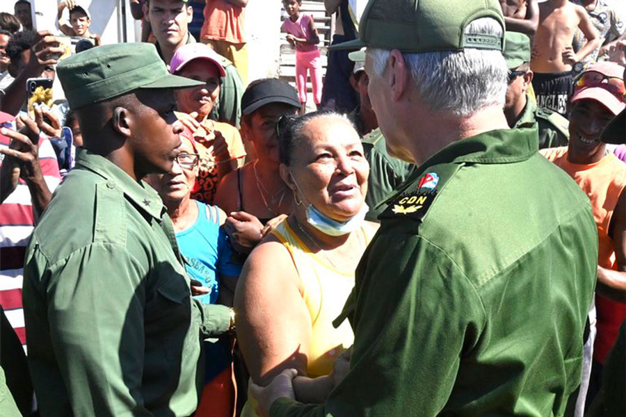 Presidente Díaz-Canel conversa con el pueblo santiaguero.