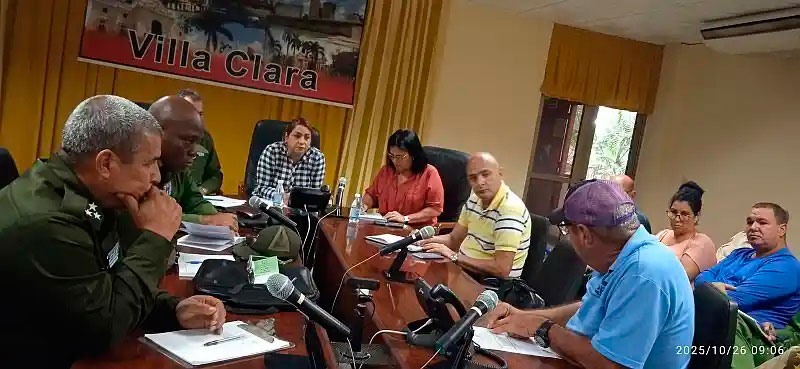 Reunión del Grupo Temporal de Trabajo, encabezado por Susely Morfa González, primera secretaria del Partido en Villa Clara, y la gobernadora, Milaxy Sánchez Armas.