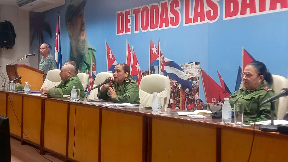 Presidenta y vicepresidenta del Consejo de Defensa Provincial.