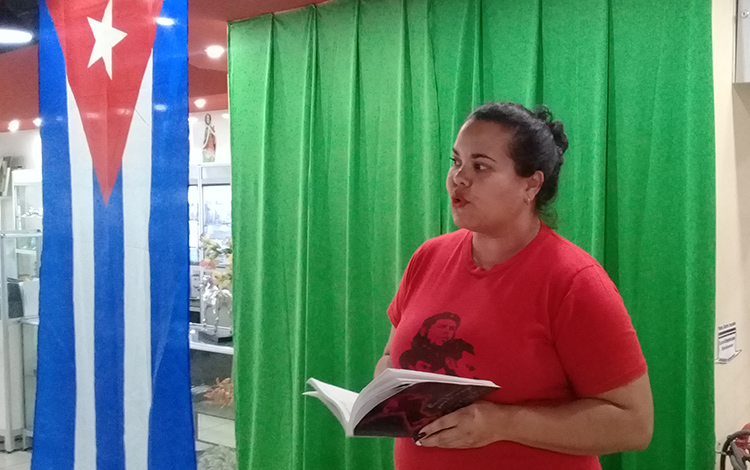 Lisbet Lombera, declamadora.