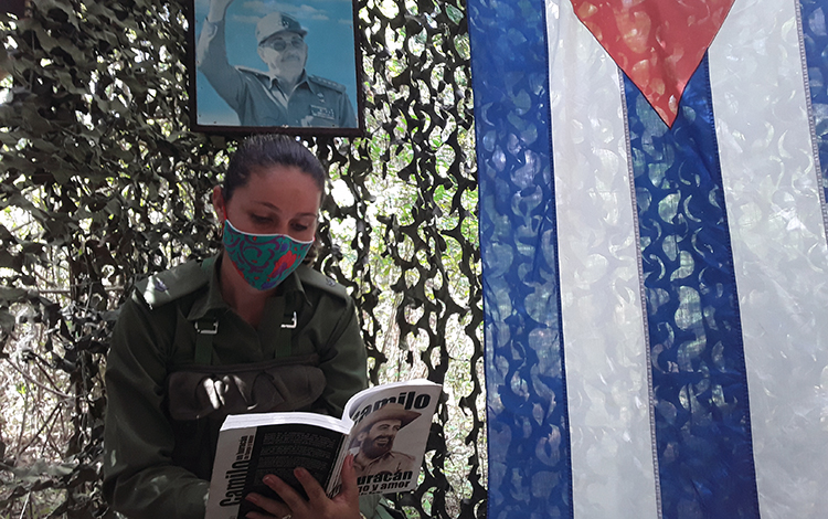 La primer teniente Alianis Gómez Rodríguez, una mujer orgullosa de ser parte de las Fuerzas Armadas Revolucionarias (FAR). (Foto: Francisnet Díaz Rondón)
