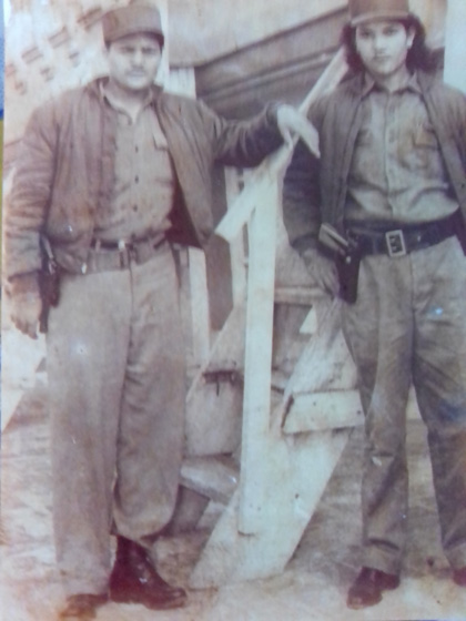 Amado Fidel Peña Toledano junto a otro combatiente. Amado Fidel Peña Toledano junto a otro combatiente.
