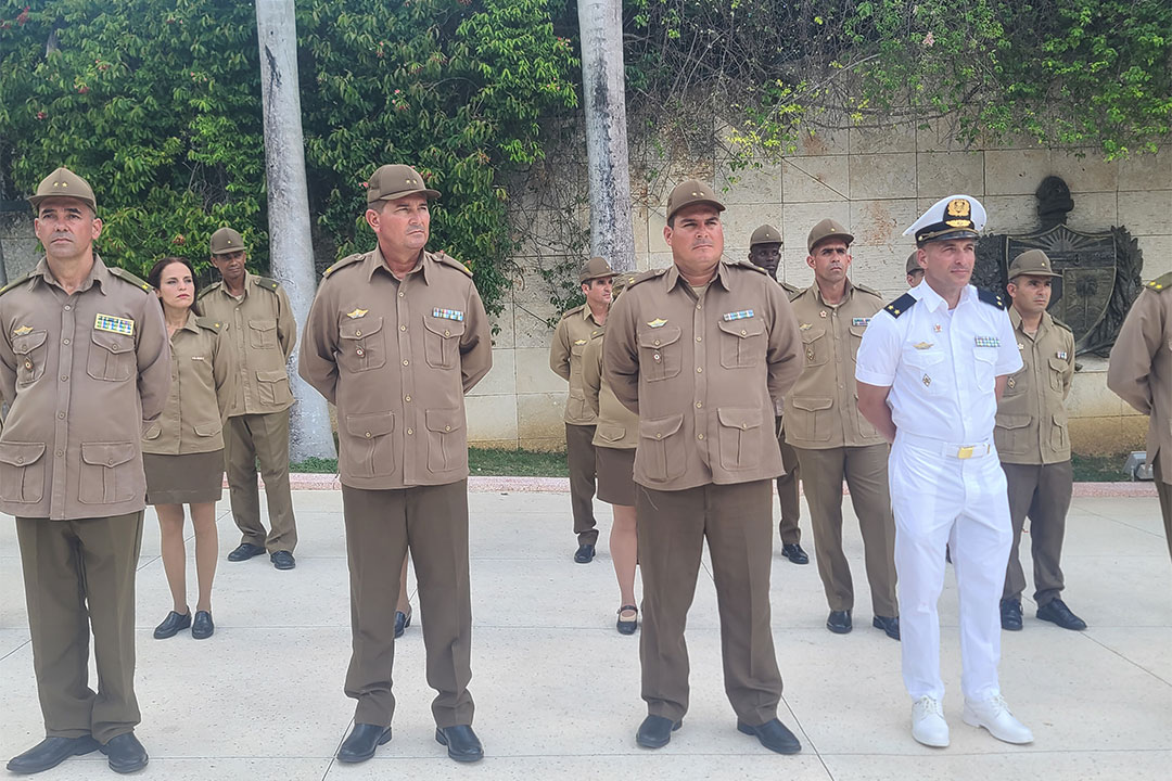 Oficiales ascendidos.