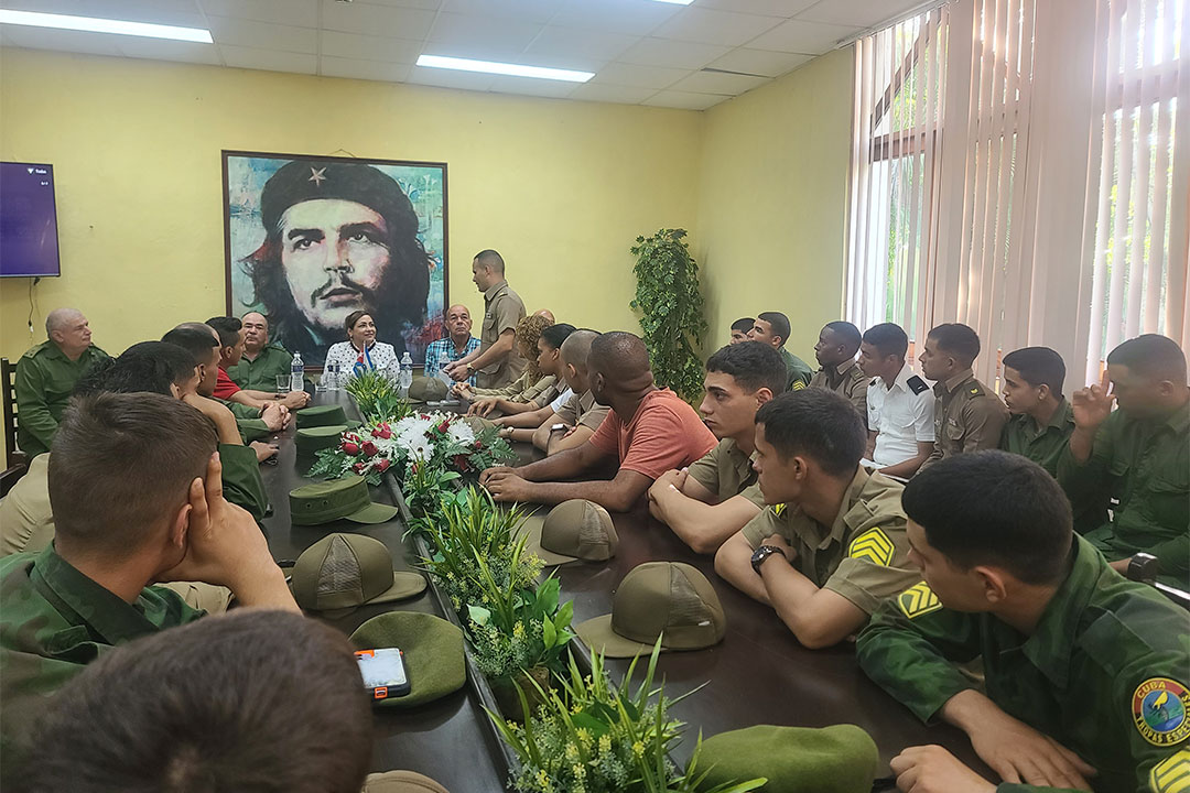 Encuentro de jóvenes de las FAR y el Minint con la primera secretaria del Partido en Villa Clara, Susely Morfa González.