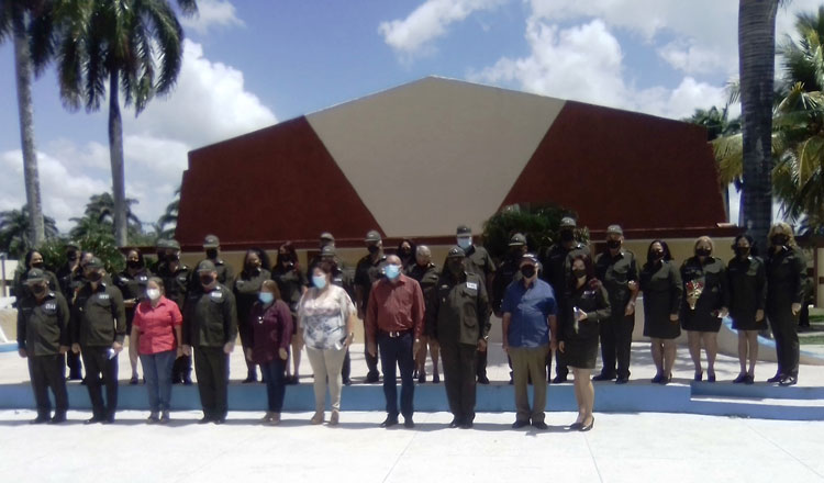 Acto de entrega del Escudo de Armas a la delegación del Ministerio del Interior en Villa Clara. Acto de entrega del Escudo de Armas a la delegación del Ministerio del Interior en Villa Clara.