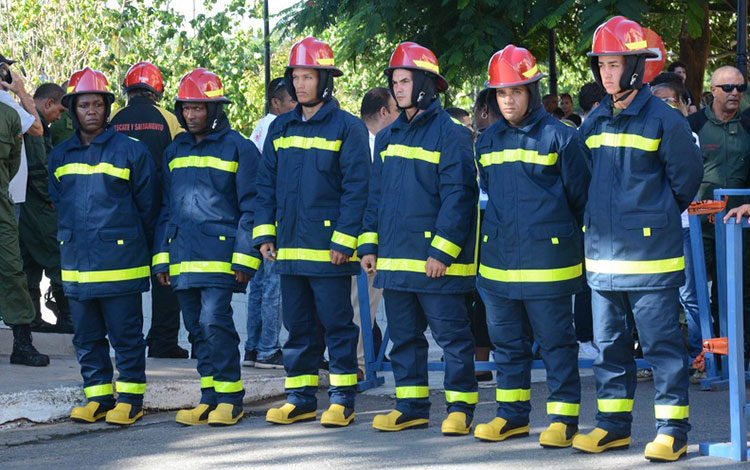 Bomberos en el homenaje póstumo a los caídos en el incendio en la Base de Supertanqueros de Matanzas. Bomberos en el homenaje póstumo a los caídos en el incendio en la Base de Supertanqueros de Matanzas.