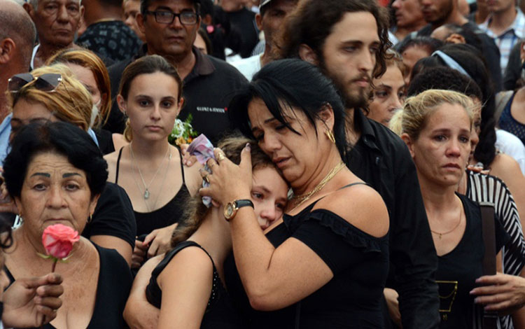 Familiares de los caídos en el incendio de la Base de Supertanqueros de Matanzas. Familiares de los caídos en el incendio de la Base de Supertanqueros de Matanzas.