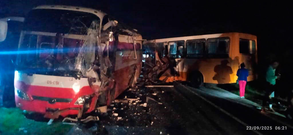 Ómnibus involucrados en el accidente masivo.