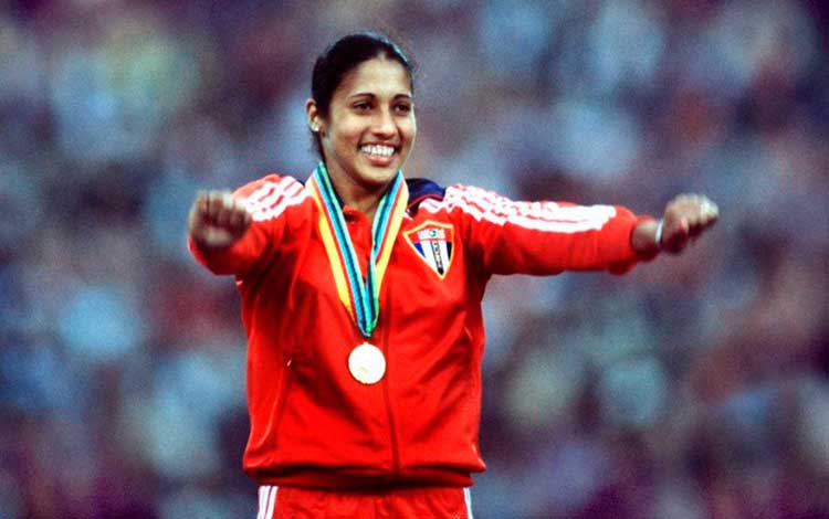 María Caridad Colón, primera campeona olímpica cubana, en la premiación de Moscú 1980. María Caridad Colón, primera campeona olímpica cubana, en la premiación de Moscú 1980.