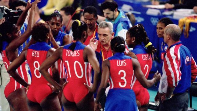 Equipo Cuba de voleibol femenino, dirigido por Eugenio George. Equipo Cuba de voleibol femenino, dirigido por Eugenio George.