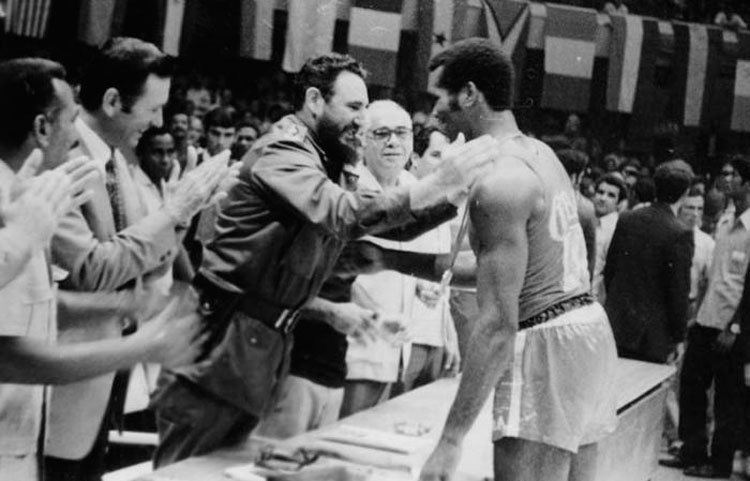 El Comandante  en Jefe y Teófilo Stevenson mantuvieron una entrañable amistad. (Foto; Tomada de Internet).  