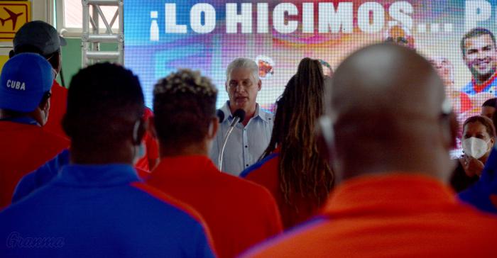 Presidente de Cuba, Miguel Díaz-Canel, habla a los integrantes de la delegación olímpica. Presidente de Cuba, Miguel Díaz-Canel, habla a los integrantes de la delegación olímpica.