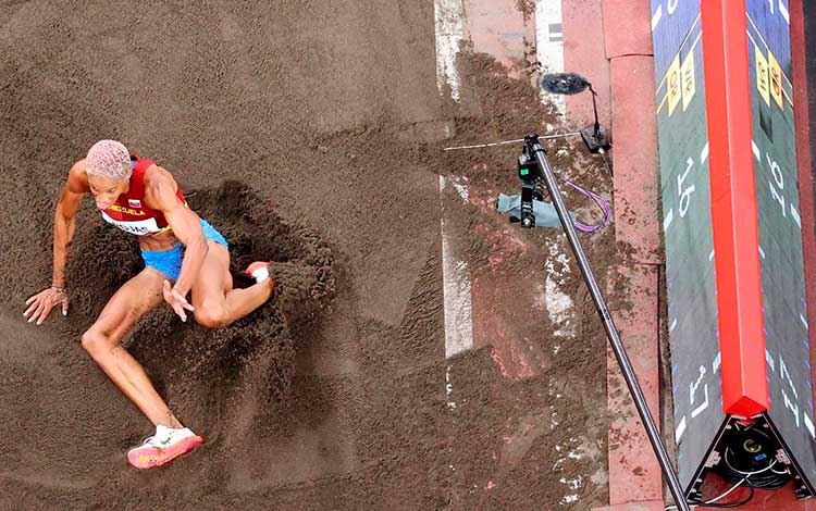 Salto de Yulimar Rojas, recordista mundial en salto triple. Salto de Yulimar Rojas, recordista mundial en salto triple.
