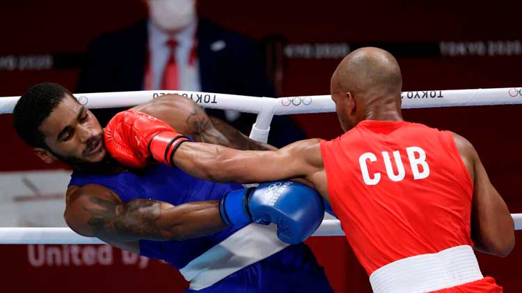 Roniel Iglesias en el combate contra el estadounidense Delante Johnson. Roniel Iglesias en el combate contra el estadounidense Delante Johnson.